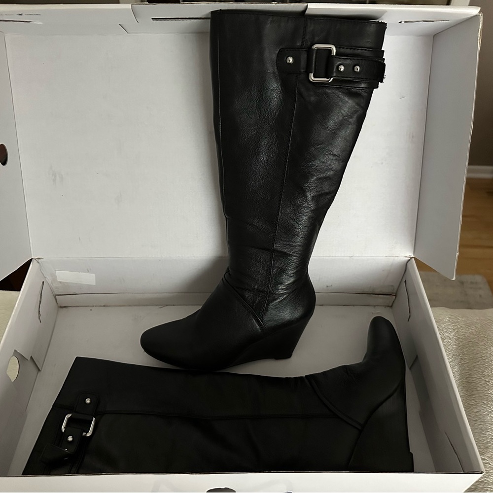 Women’s Nine West Wedge Boot (size 6)